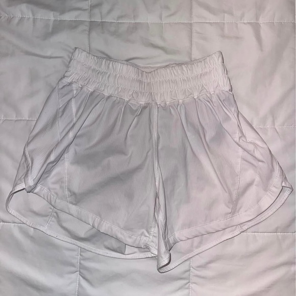 Lululemon Track That Medium Rise Shorts 5” - Size 4 - Picture 2 of 8